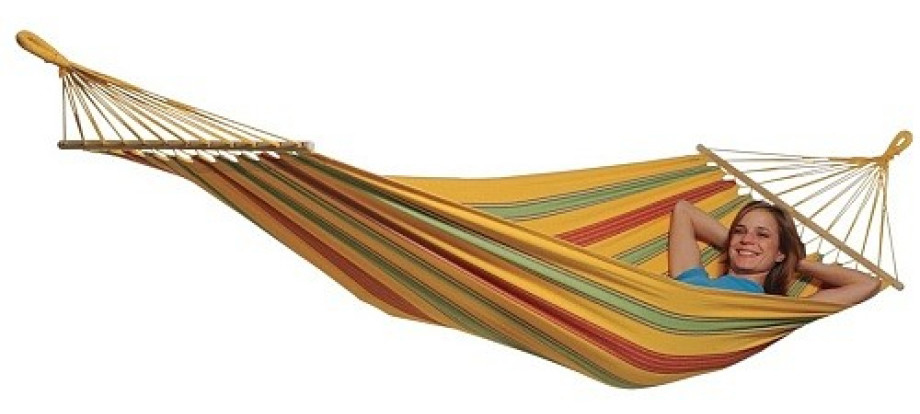 Ontspannende vtwonen Hangmat in allerlei kleuren: zowel binnen als buiten in de tuin op te hangen tussen bomen of een hangmathouder.